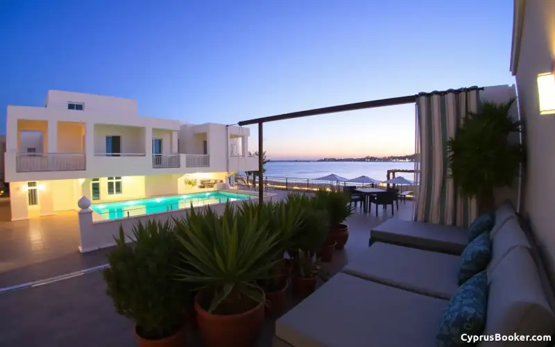 Moderne Apartments und Villen in Ayia Napa bieten Strandnähe, Nachtleben und Familienfreundliche Hotels