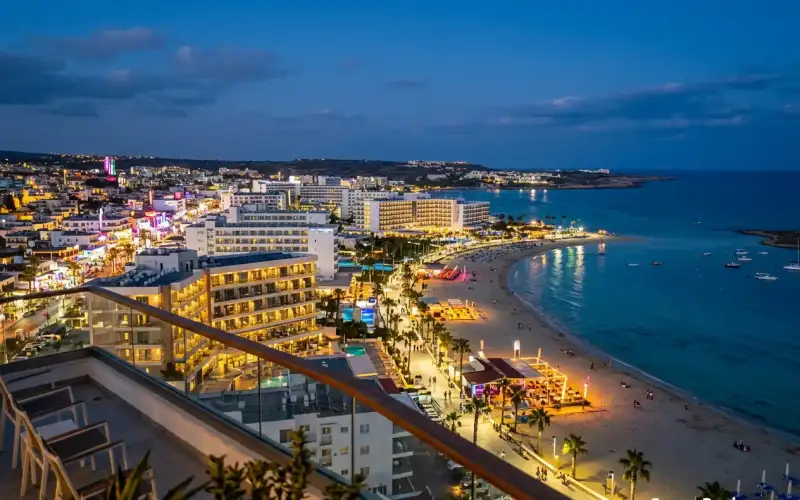 Atemberaubende Apartments mit Meerblick in Ayia Napa bieten einen unvergesslichen Strandurlaub im Resort