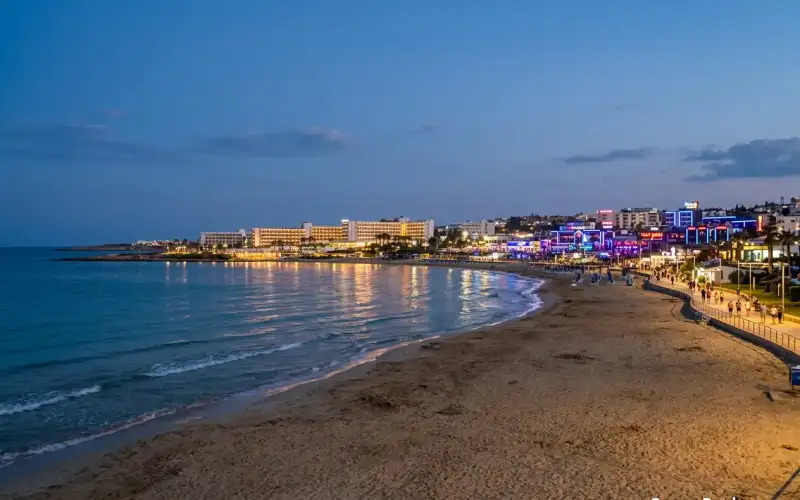 Luxuriöse Villa in Ayia Napa bietet Nachtleben und Strandvergnügen – ein Paradies für Partygänger!